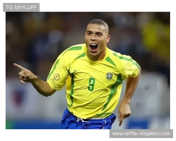 足球球星风采与背景音乐完美融合展现运动魅力与艺术气息